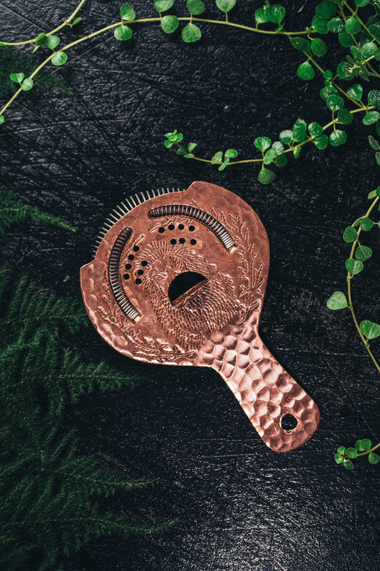 Strainer Engraved Leon 035